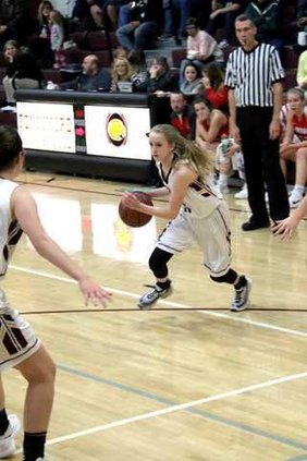 808A8469--Claire Faulkner dribbling from wing vs. Boscobel 12-5-17