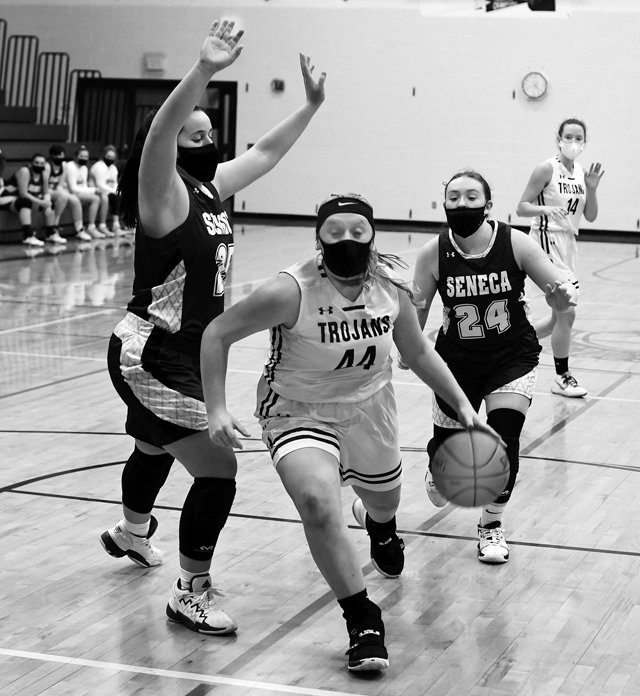 Trojan girls catch Seneca for 35-31 win - SWNews4U