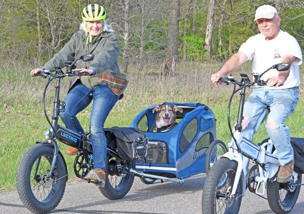 Pookie the Newshound e-biking