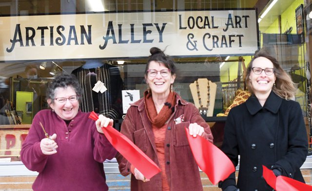Artisan Alley ribbon-cutting