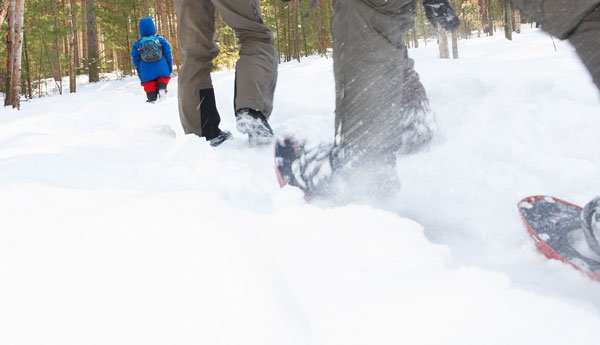 SnowHike_N2112P39002Hstockphoto