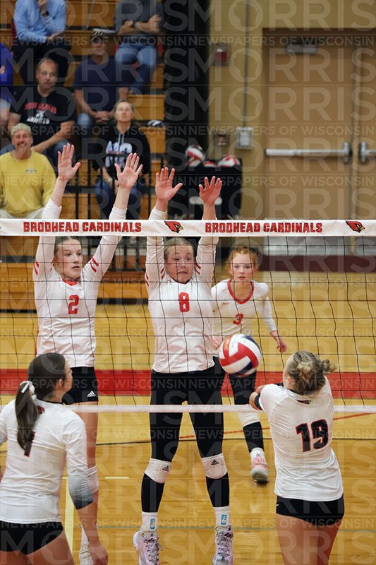 Ellie-Brenkman-and-Audry-Brueggemann.jpg