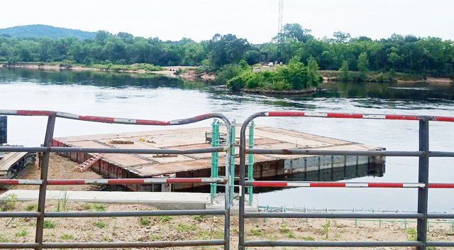 Barge near Sauk Bridge constr paddler safety issue
