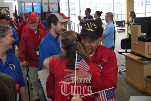 P2417343.jpg Badger Honor Flight