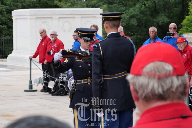 P2417666.jpg Badger Honor Flight