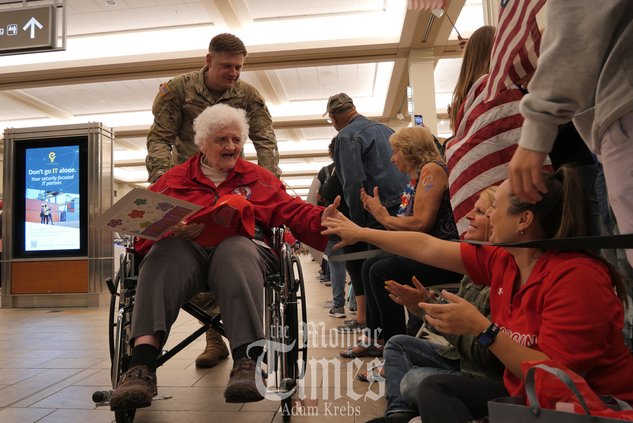 P2428560.jpg Badger Honor Flight