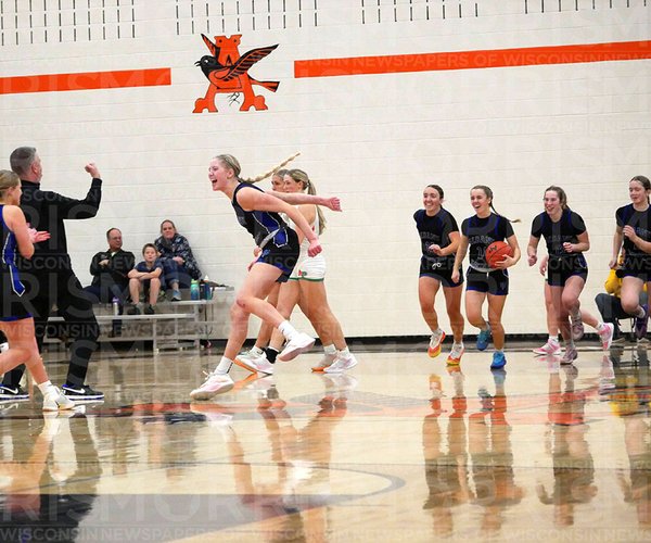 Late Space Stallions rally shocks AP