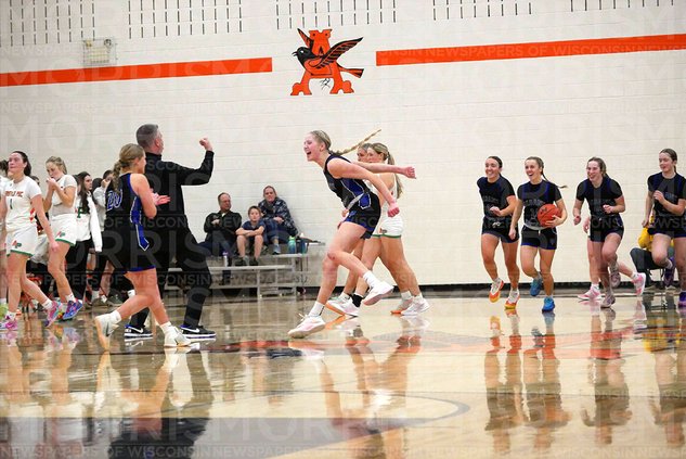 Late Space Stallions rally shocks AP