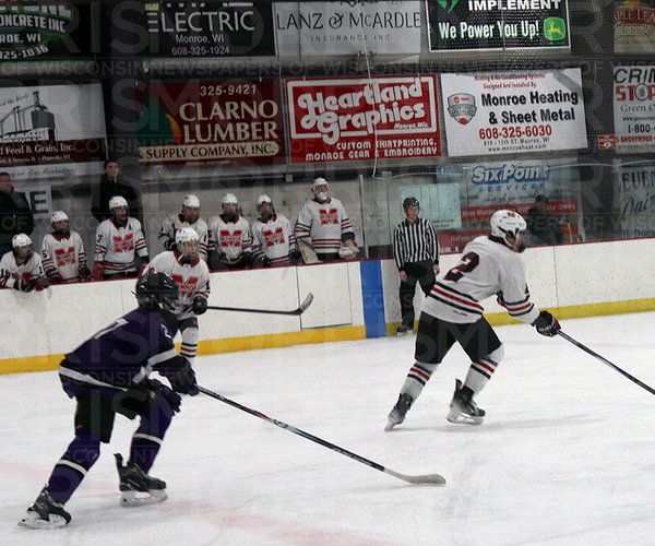 Stoughton surges in 2nd period to topple Monroe