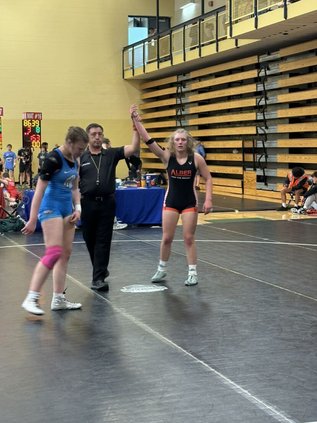 Eckdhals, MHS girls dominate RVC tourney