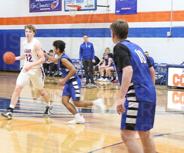 Comets fend off Ponies in final head-to-head matchup