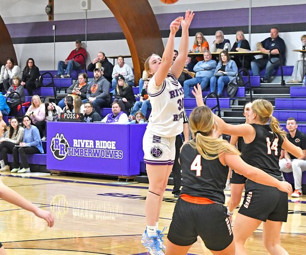 Erin Adrian shoots against Belmont