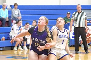 Zoey Aspenson rebound vs La Farge