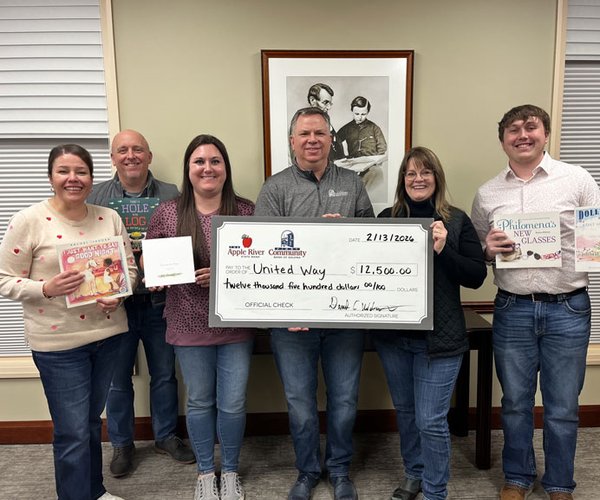 Apple River State Bank supports Dolly Parton’s Imagination Library for 10th time