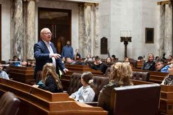 DEMS 4th Grade Visits State Capitol