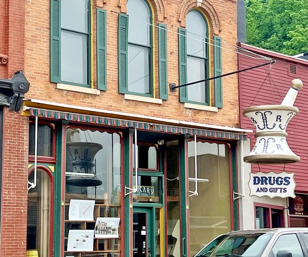 McGregor Pharmacy Building