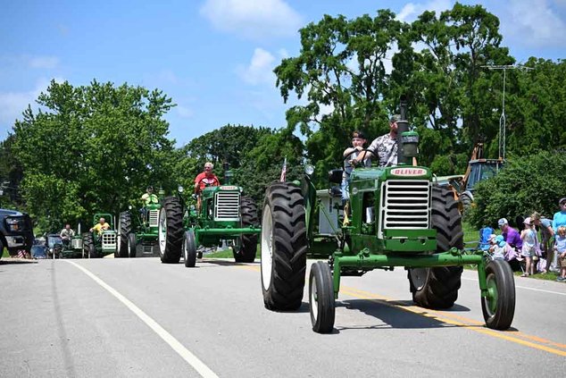 Wiota Parade 250