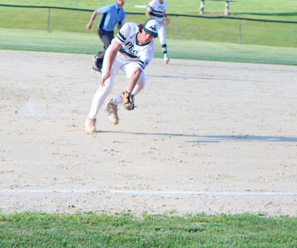 Carter Copsey fields ground ball vs Gays Mills