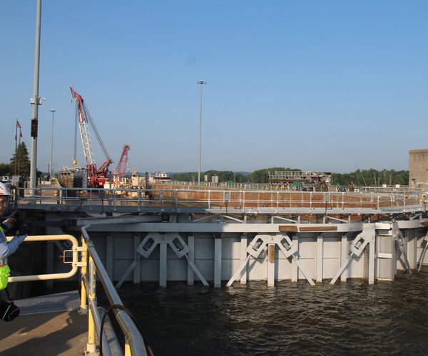Lock and Dam 9 miter gates