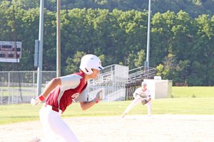 Kaden Roberts runs out ground ball to third vs PdC