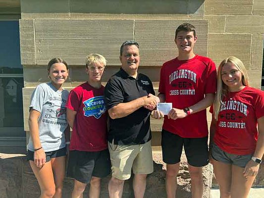 Redbirds Cross Country Donates to the Friendship Fund