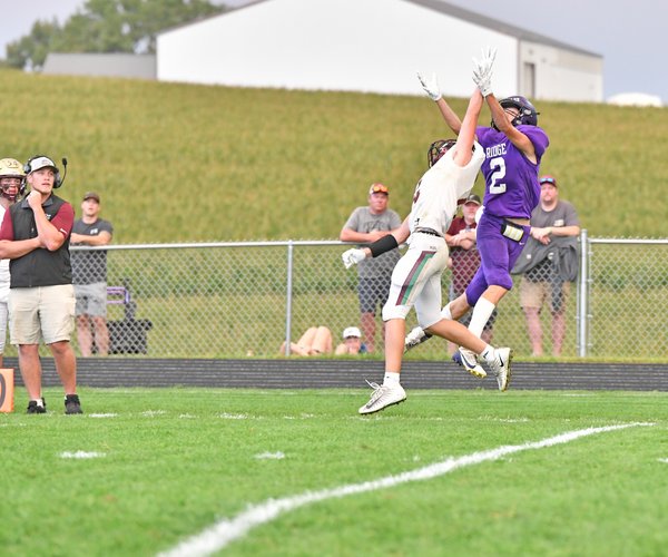 Kameren Reynolds attempts catch vs Potosi/Cassville 2026