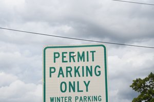 Platteville permit parking sign
