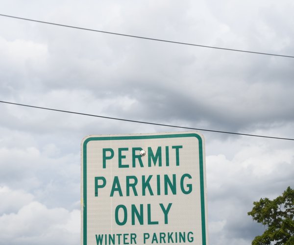 Platteville permit parking sign