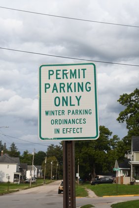 Platteville permit parking sign